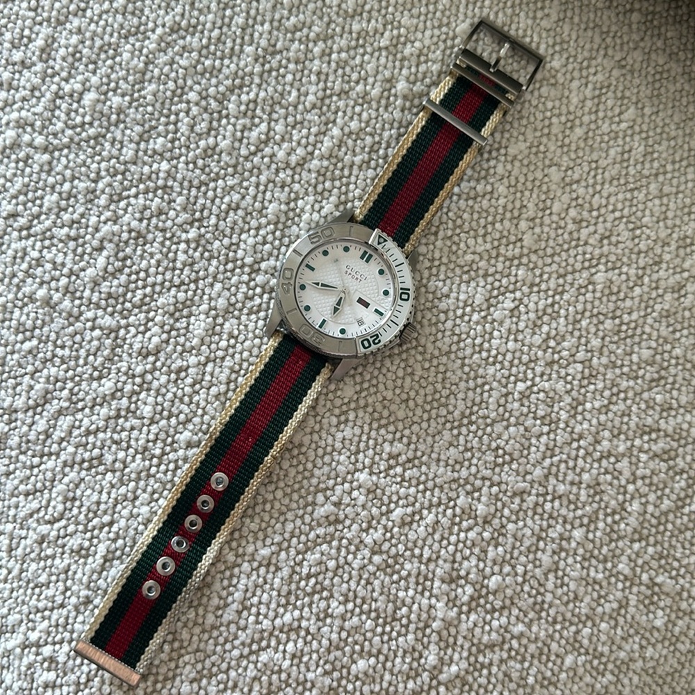 Gucci Men’s G timeless sport watch
